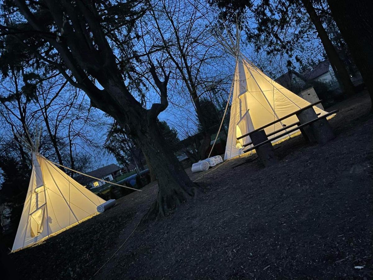 Chateau Moravany - Apartmany, Teepee A Wellness Ronov Nad Doubravou Екстер'єр фото