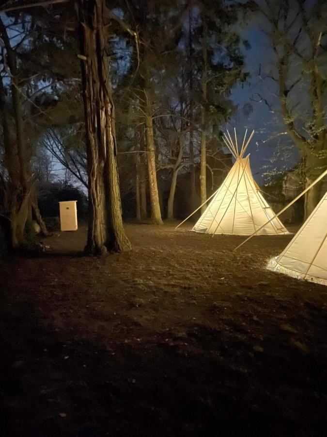 Chateau Moravany - Apartmany, Teepee A Wellness Ronov Nad Doubravou Екстер'єр фото