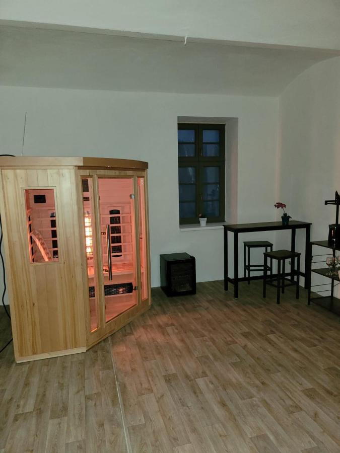 Chateau Moravany - Apartmany, Teepee A Wellness Ronov Nad Doubravou Екстер'єр фото