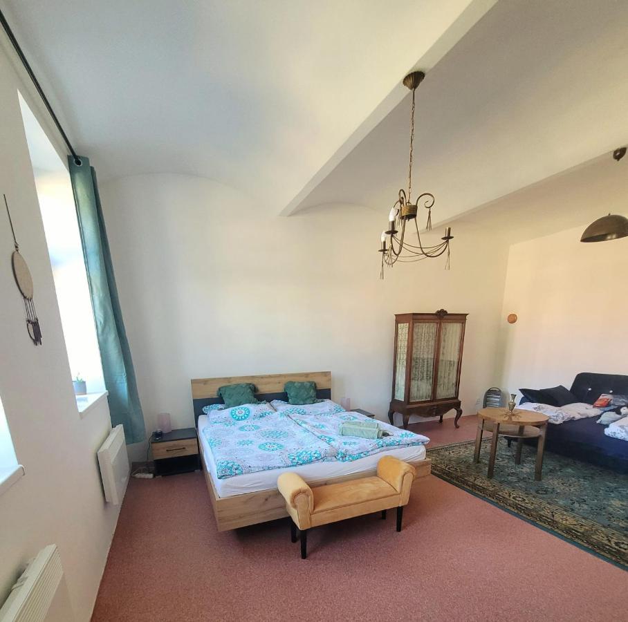 Chateau Moravany - Apartmany, Teepee A Wellness Ronov Nad Doubravou Екстер'єр фото