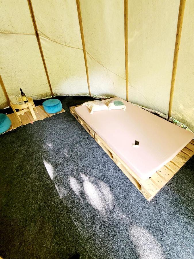 Chateau Moravany - Apartmany, Teepee A Wellness Ronov Nad Doubravou Екстер'єр фото
