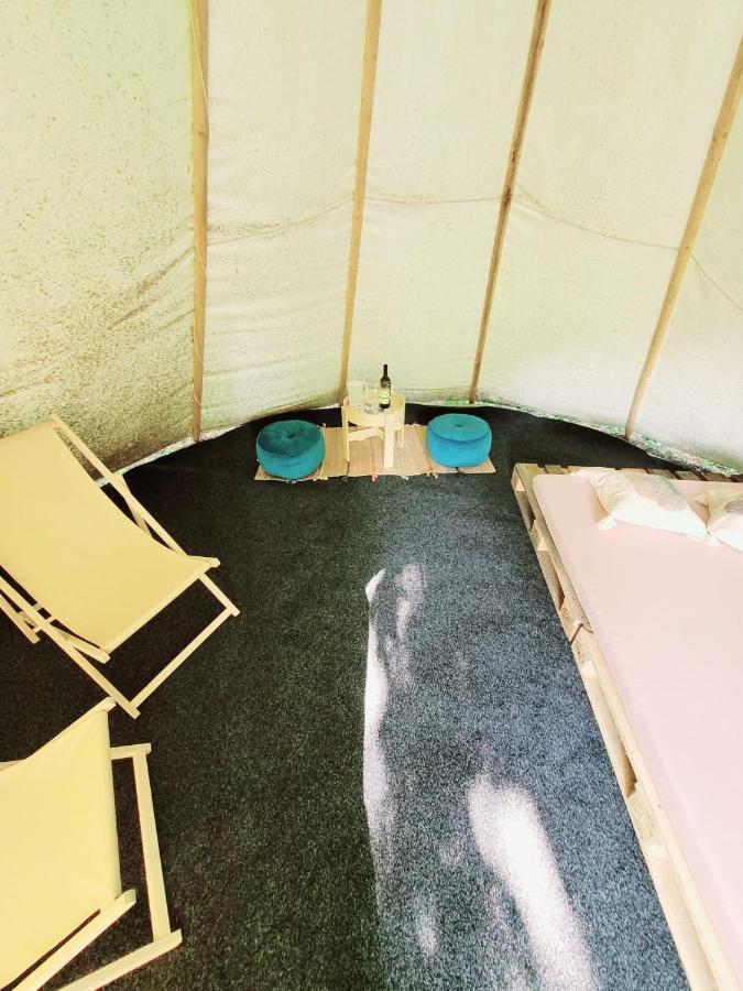 Chateau Moravany - Apartmany, Teepee A Wellness Ronov Nad Doubravou Екстер'єр фото