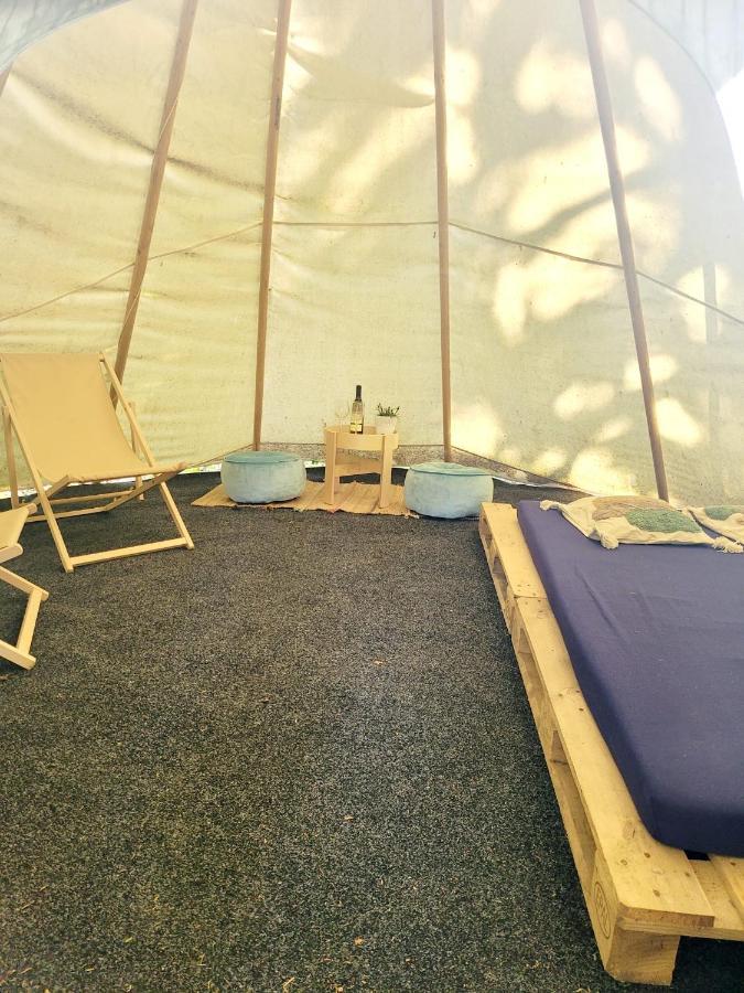 Chateau Moravany - Apartmany, Teepee A Wellness Ronov Nad Doubravou Екстер'єр фото
