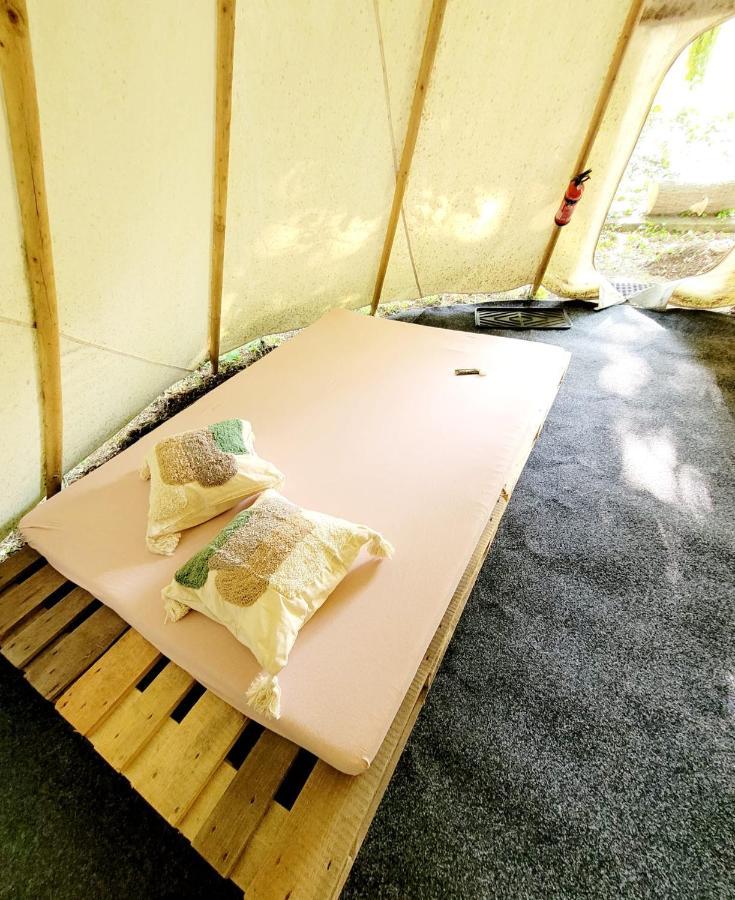 Chateau Moravany - Apartmany, Teepee A Wellness Ronov Nad Doubravou Екстер'єр фото