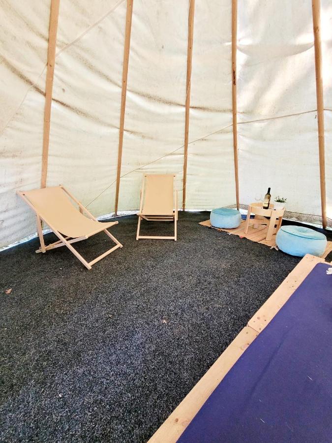 Chateau Moravany - Apartmany, Teepee A Wellness Ronov Nad Doubravou Екстер'єр фото