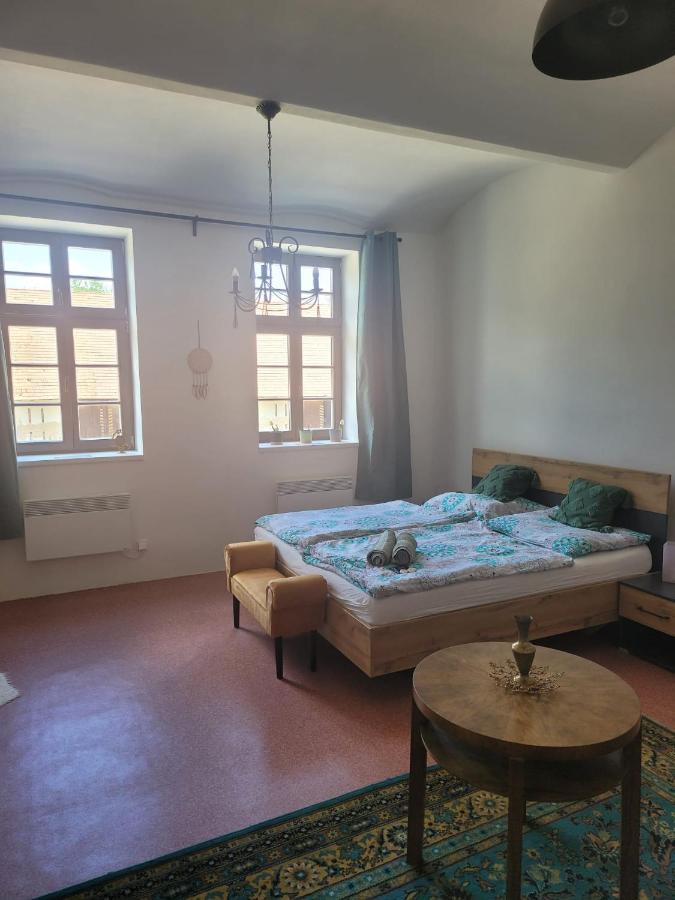 Chateau Moravany - Apartmany, Teepee A Wellness Ronov Nad Doubravou Екстер'єр фото